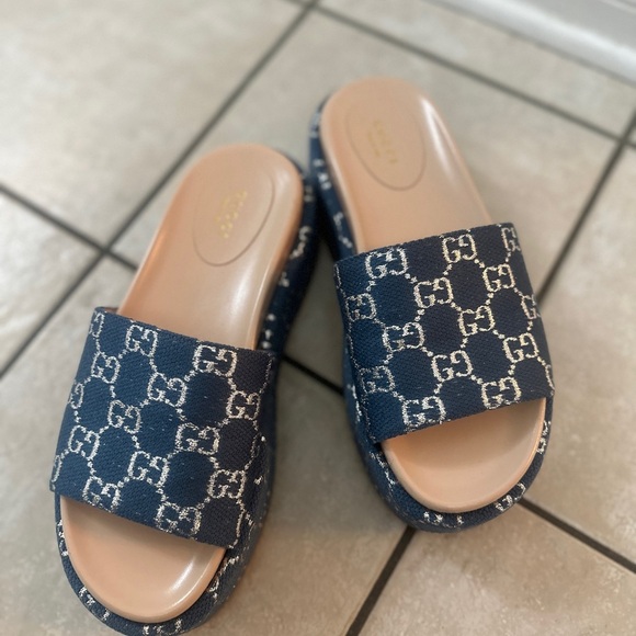 Gucci Women's GG Lame Platform Sandals Blue Size 38 - Picture 5 of 7